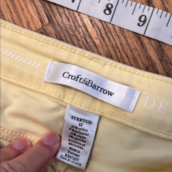 Croft & Barrow Yellow Cropped Pants Size: 12 stretch - Picture 3 of 8